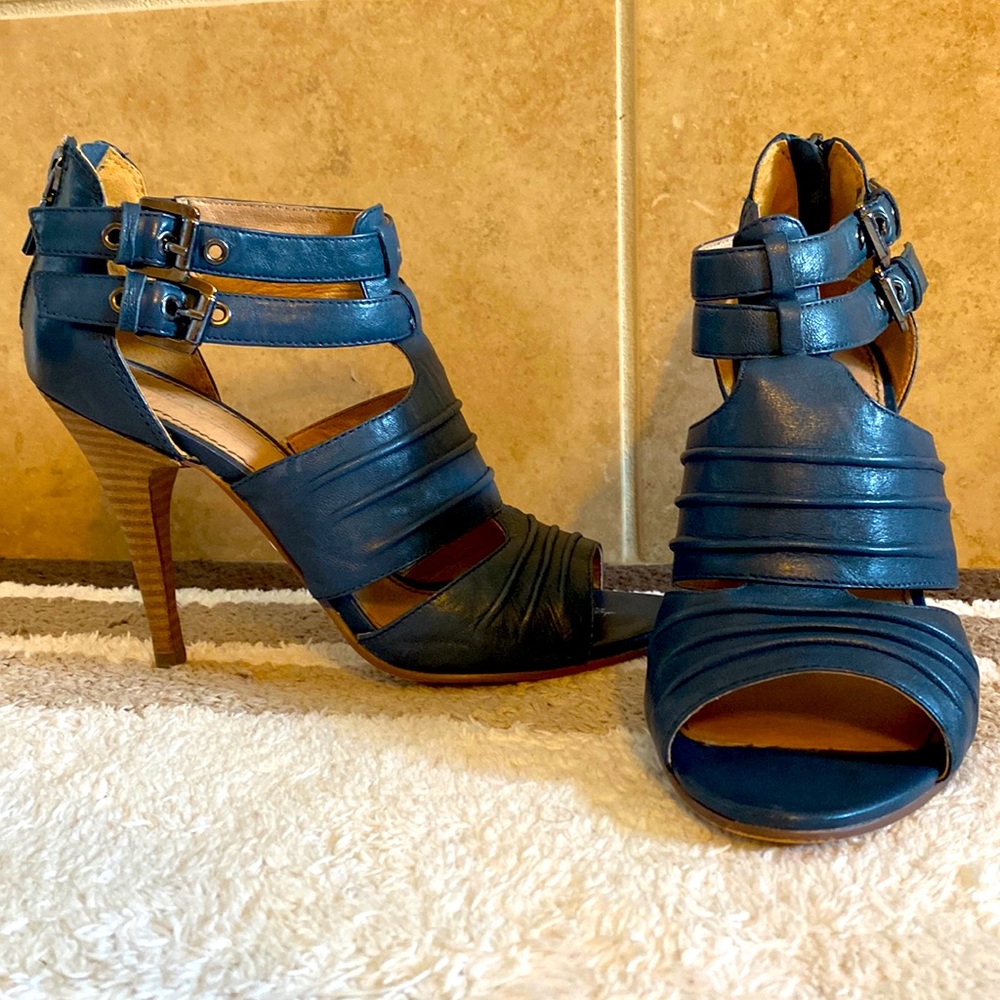 5th Avenue Navy high heels